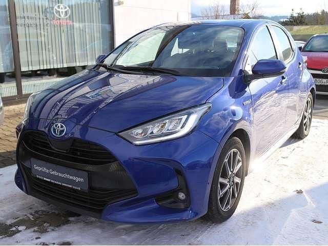 Dark blue m m Gebraucht 2020 Toyota Yaris Hybrid Club Kleinwagen | 16.900 € (Fairer Preis) - Bild 1/4