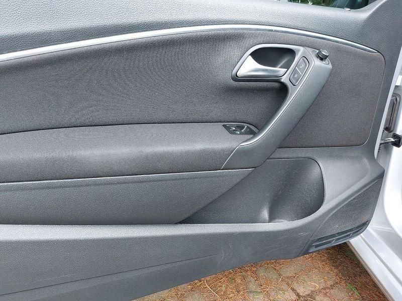 Gebraucht VW Polo Comfortline 90 PS (66 kW) 2015 Silber Kleinwagen