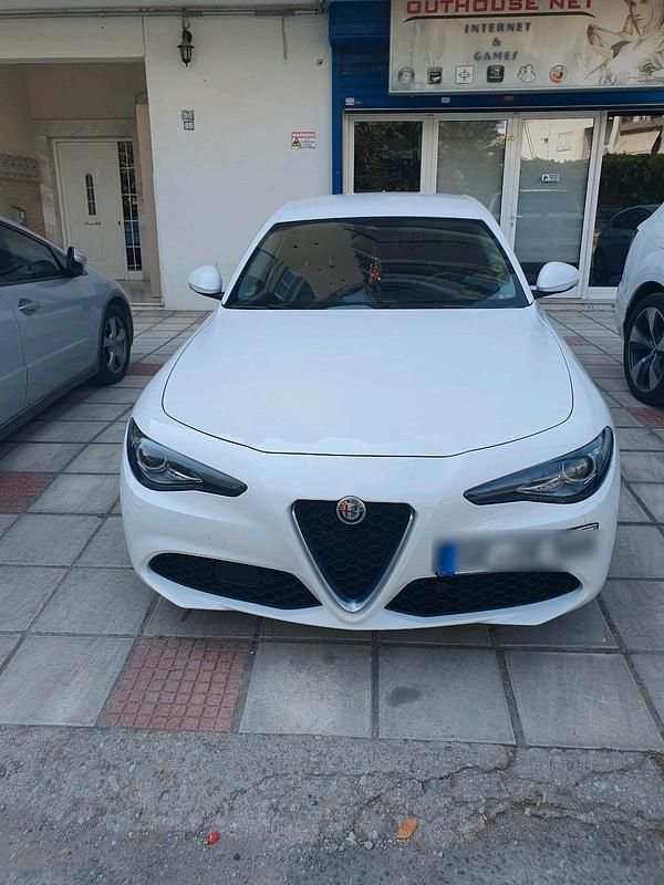 Weiß Gebraucht 2025 Alfa Romeo Giulia Limousine | 21.000 € - Bild 1/4