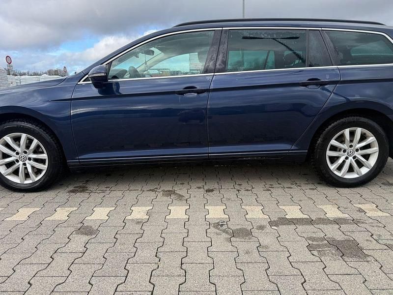 Gebraucht VW Passat Highline 190 PS (139 kW) 2015 Blau Kombi