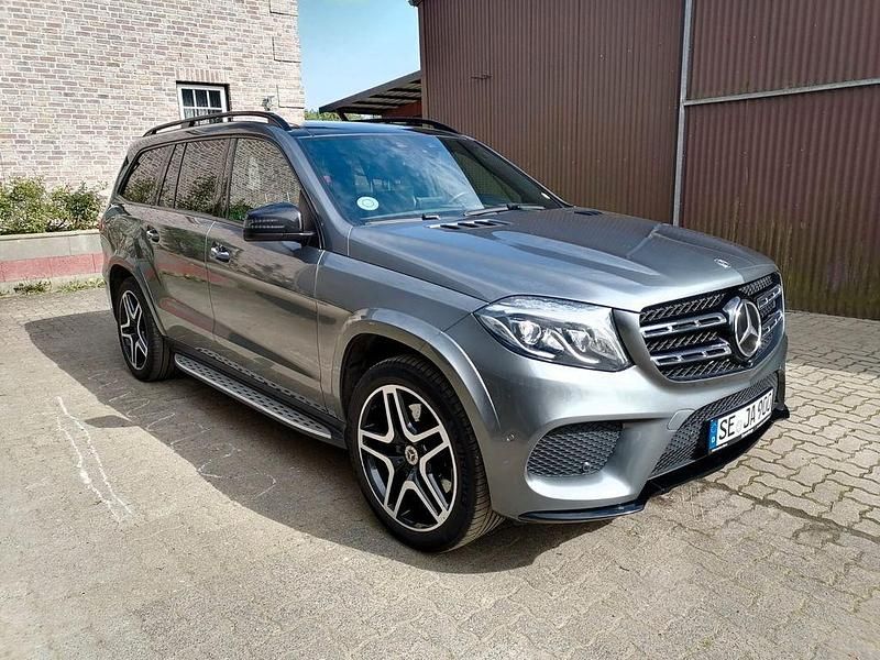 Grau Gebraucht 2017 Mercedes GLS350 AMG line SUV | 37.485 € (Fairer Preis) - Bild 1/4