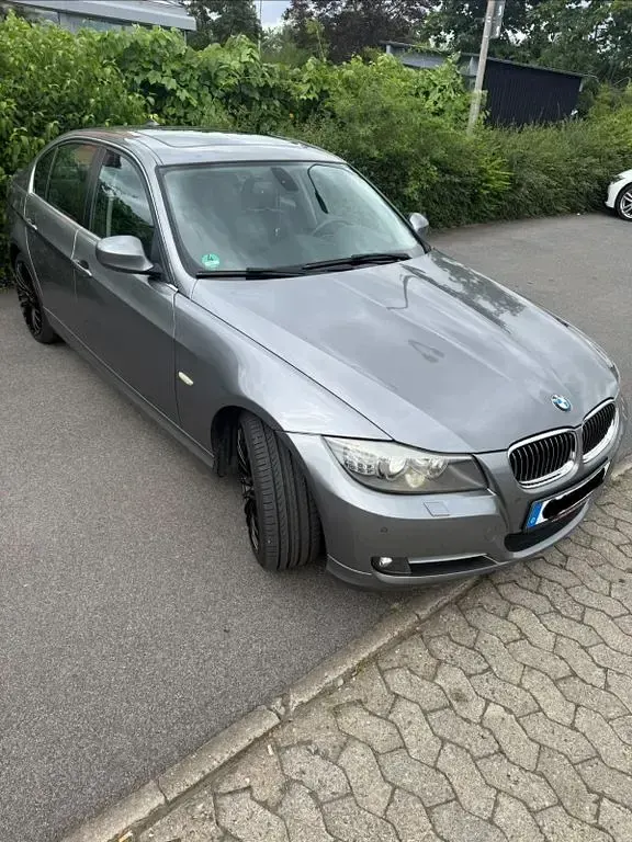 Gebraucht BMW 325 204 PS (150 kW) 2010 Grau Limousine