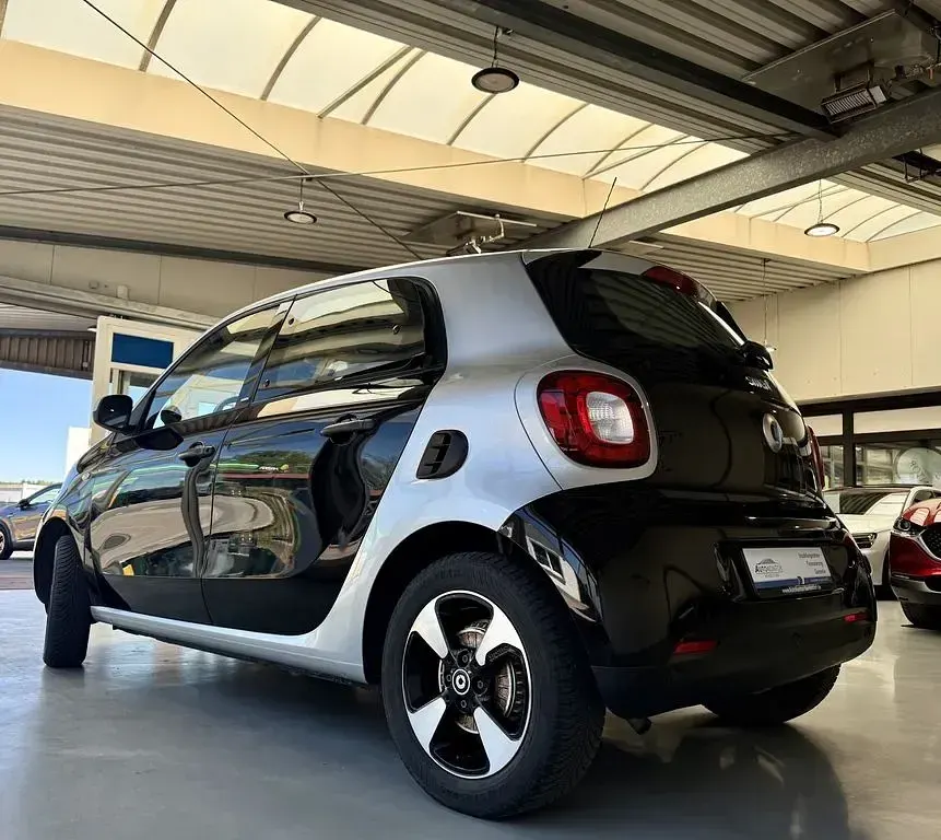 Usata Smart ForFour 71 CV (52 kW) 2019 Nero Utilitaria