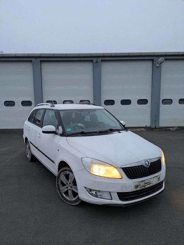 Weiß Gebraucht 2014 Skoda Fabia Kombi | 4.200 € (Teuer) - Bild 1/4