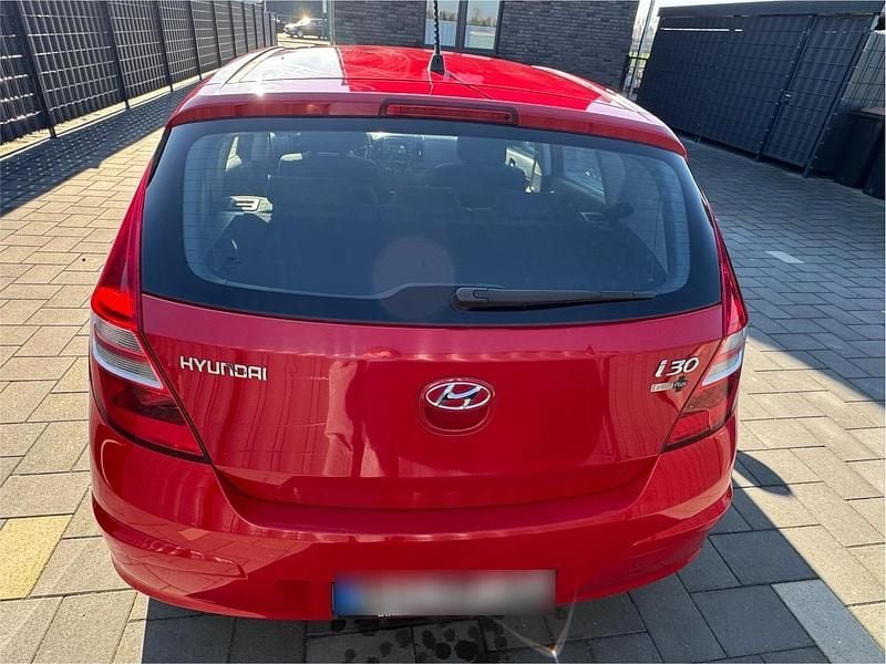 Gebraucht Hyundai i30 116 PS (85 kW) 2009 Rot Limousine