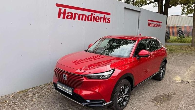Premium crystal red metallic (metallic) Gebraucht 2023 Honda HR-V Advance SUV | 27.990 € (Fairer Preis) - Bild 1/4