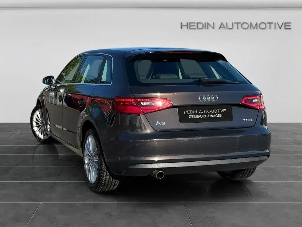 Gebraucht Audi A3 Attraction 110 PS (80 kW) 2014 Braun Limousine