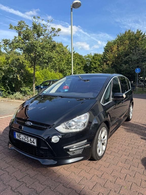 Schwarz Gebraucht 2014 Ford S-MAX Titanium Van / Kleinbus | 11.900 € (Teuer) - Bild 1/4