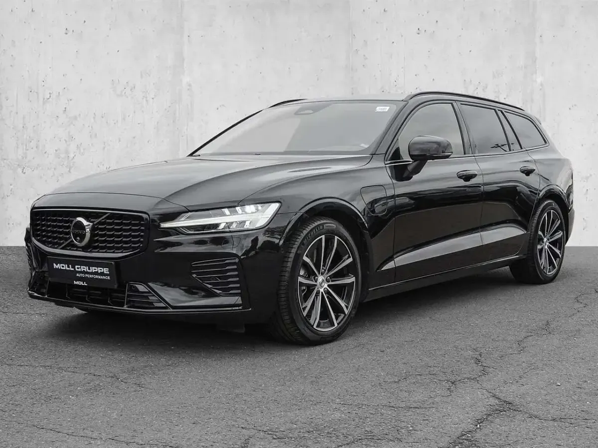 Gebraucht Volvo V60 Plus 310 PS (228 kW) 2024 Schwarz Kombi