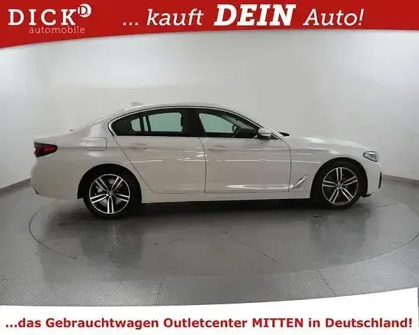 Gebraucht BMW 545e Sport Line 394 PS (289 kW) 2021 Weiß Limousine