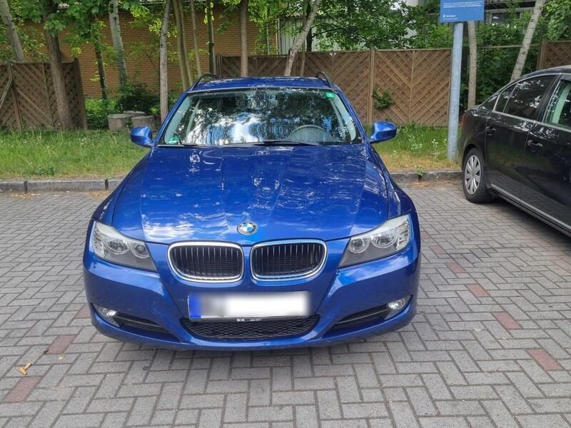 Blau Gebraucht 2009 BMW 320 Kombi | 4.550 € (Guter Preis) - Bild 1/4
