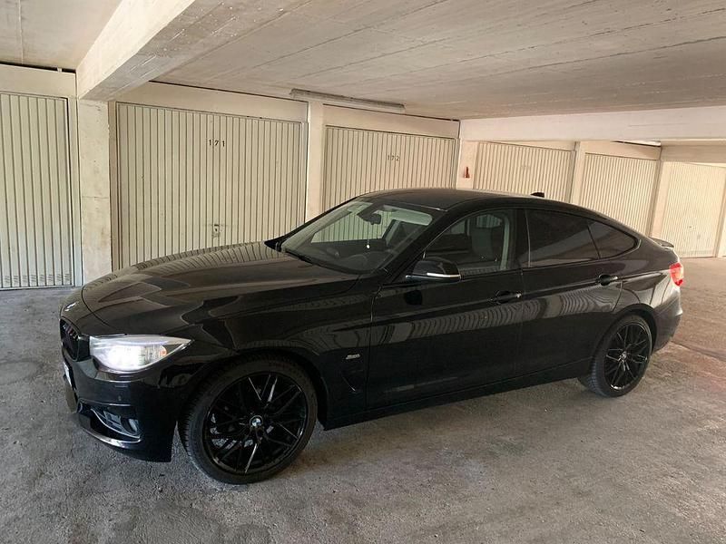 Schwarz Gebraucht 2015 BMW 320 Gran Turismo Sport Line Limousine | 16.350 € (Fairer Preis) - Bild 1/3