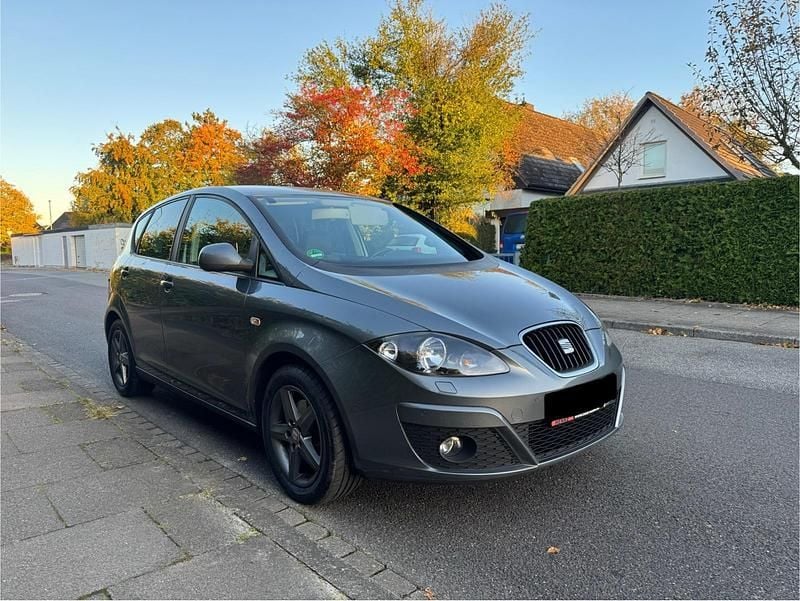 Grau Gebraucht 2015 Seat Altea Kombi | 6.950 € (Fairer Preis) - Bild 1/4