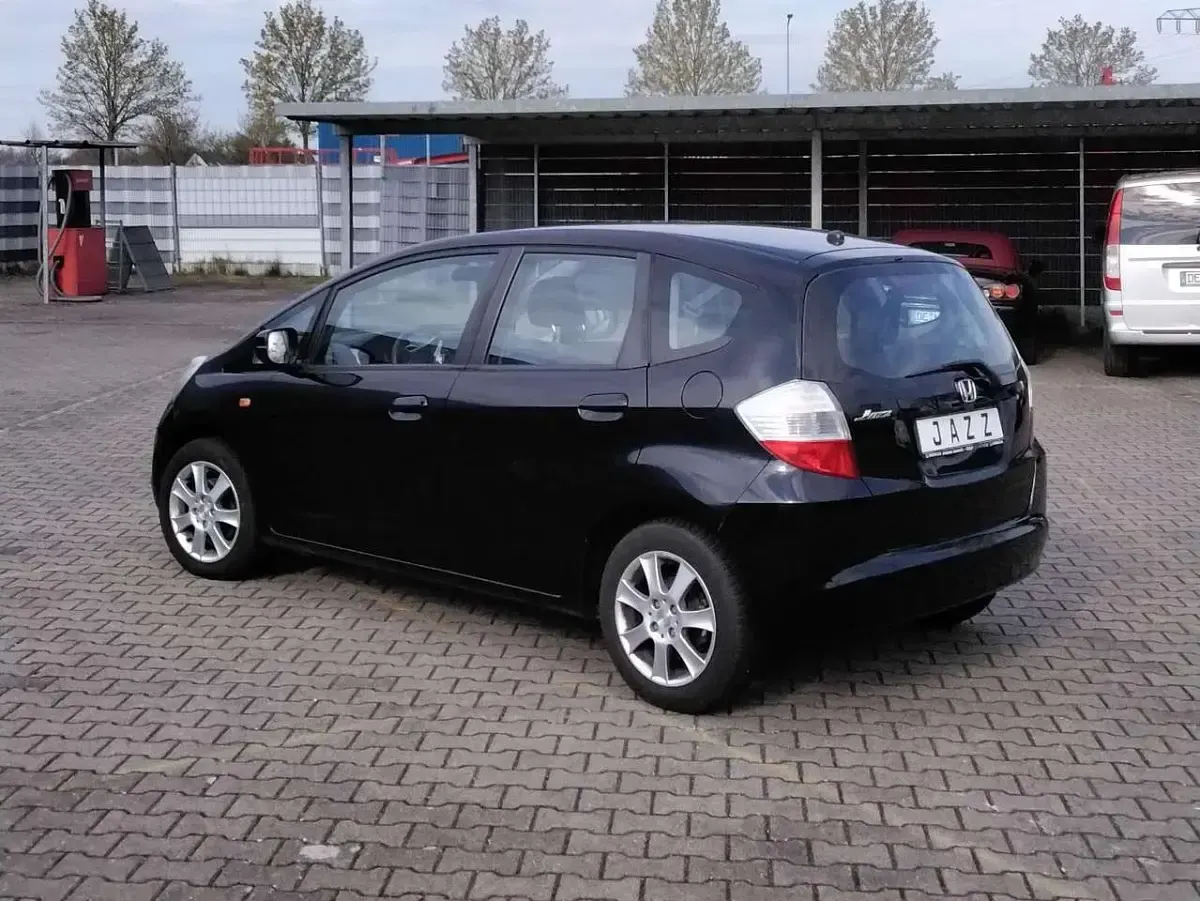 Gebraucht Honda Jazz Trend 90 PS (66 kW) 2009 Crystal black p. Kleinwagen