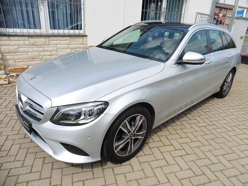 Iridiumsilber metallic Gebraucht 2019 Mercedes C180 Kombi | 24.750 € (Fairer Preis) - Bild 1/4