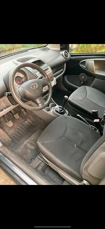 Gebraucht Toyota Aygo 68 PS (50 kW) 2009 Grau Kleinwagen
