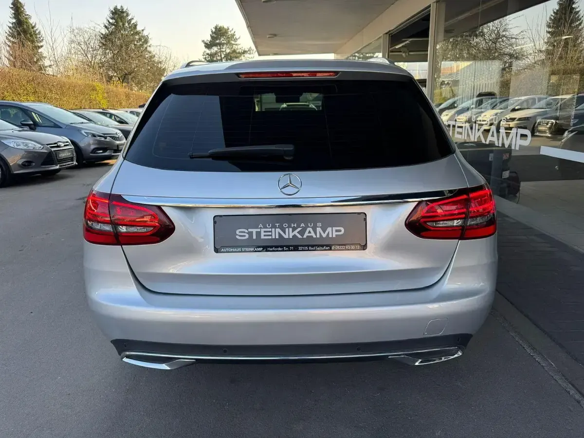 Gebraucht Mercedes C180 AMG 156 PS (114 kW) 2019 Silber Limousine