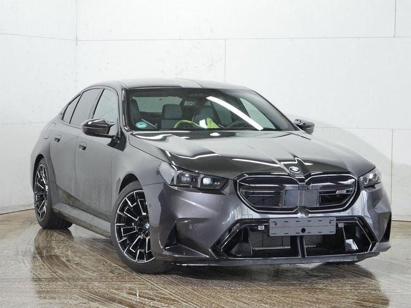 Gebraucht BMW M5 Sport Line 727 PS (534 kW) 2025 Grau Limousine