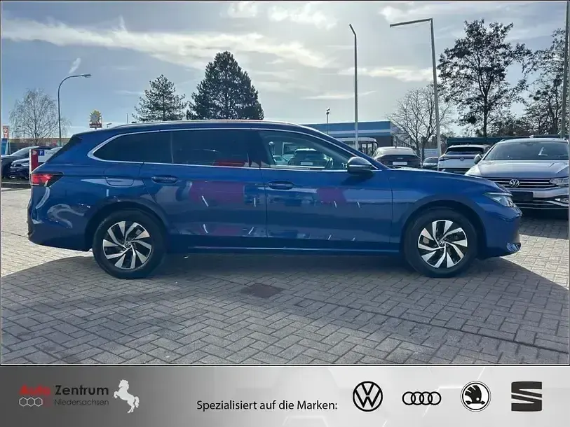 Gebraucht VW Passat Business 150 PS (110 kW) 2024 Reef blue metallic Kombi