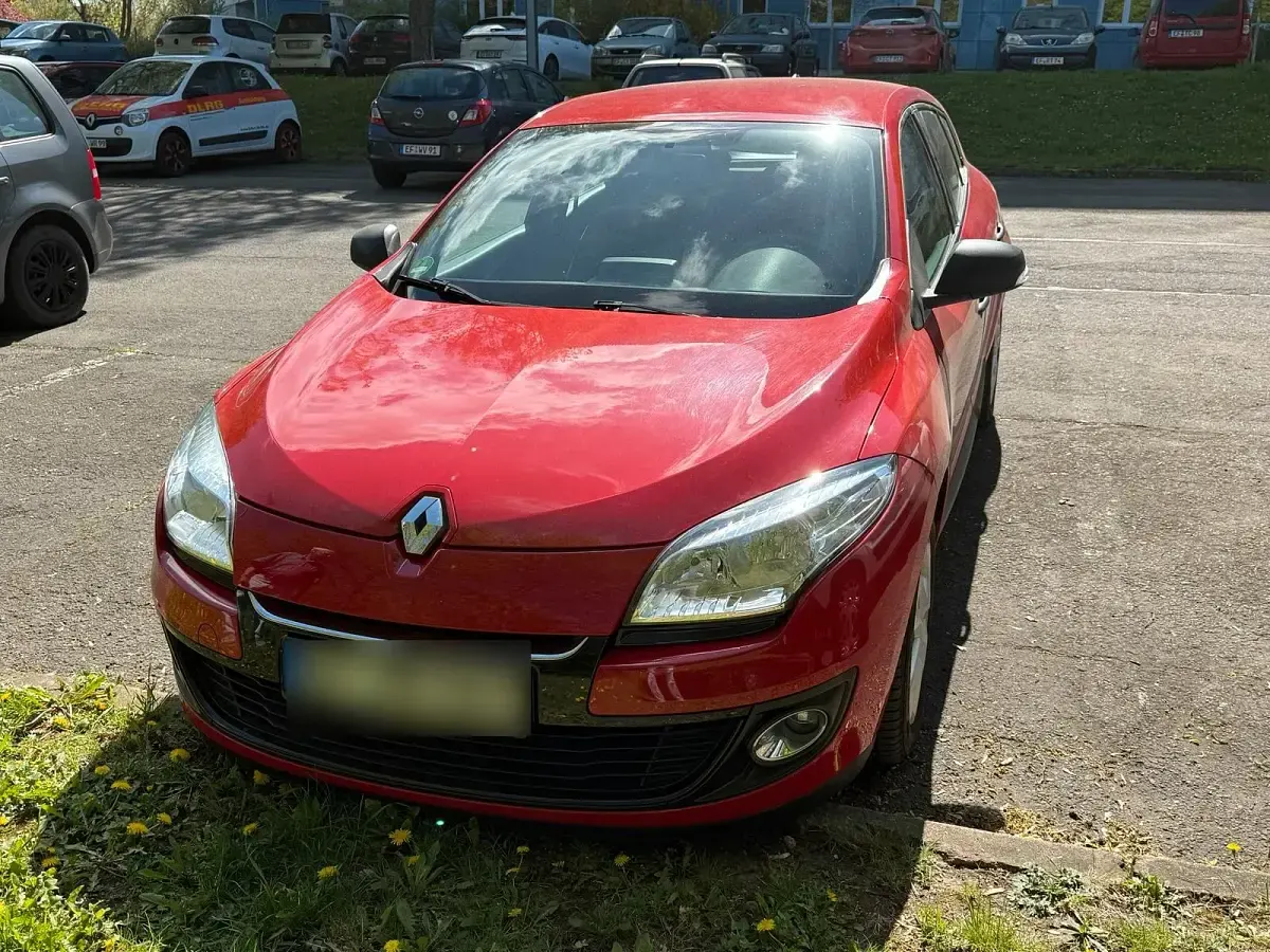 Second-hand Renault Mégane 101 CP (74 kW) 2012 Roșu Berlinǎ