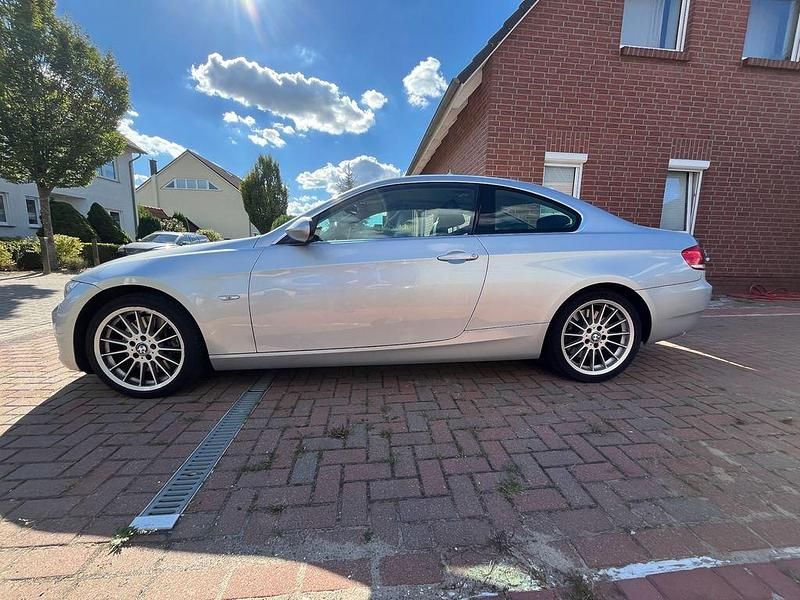 Gebraucht BMW 335 Sport Line 306 PS (225 kW) 2008 Silber Coupé
