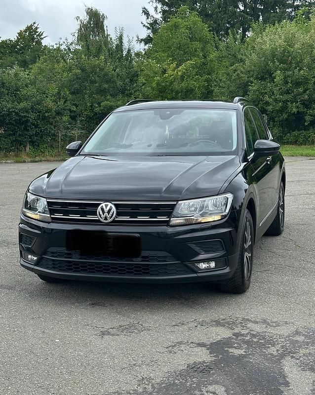 Schwarz Gebraucht 2020 VW Tiguan Comfortline SUV | 24.500 € (Guter Preis) - Bild 1/4