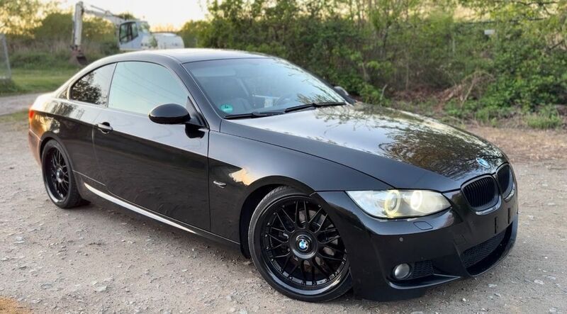 Schwarz Gebraucht 2007 BMW 320 M Sport Coupé | 6.700 € (Fairer Preis) - Bild 1/4