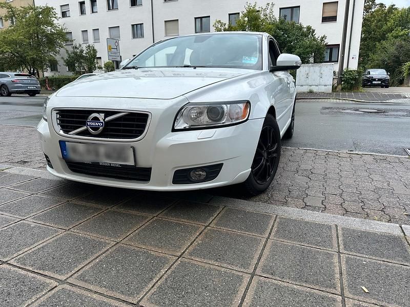 Weiß Gebraucht 2012 Volvo V50 Kombi | 3.950 € (Fairer Preis) - Bild 1/4
