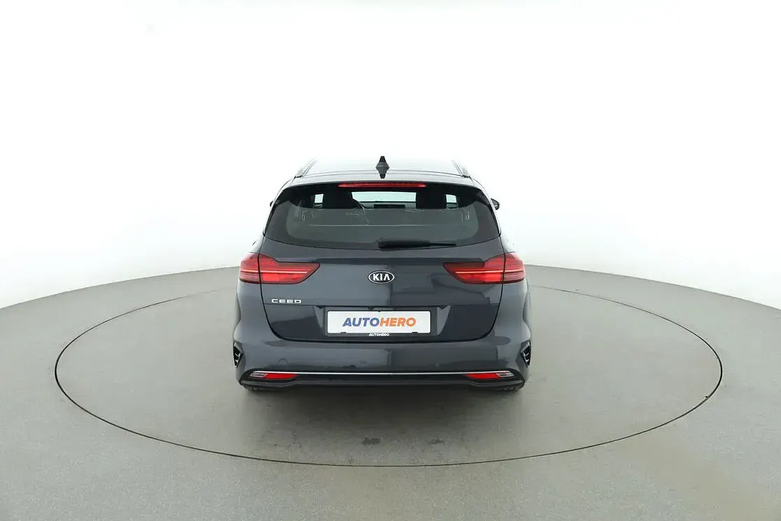 Gebraucht Kia Ceed Vision 160 PS (117 kW) 2021 Grau Kleinwagen