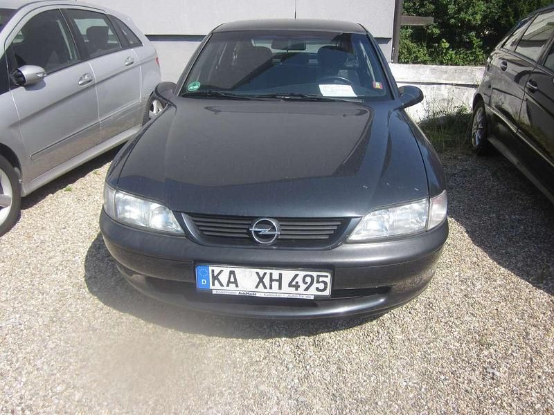 Schwarz Gebraucht 1996 Opel Vectra Limousine | 1.950 € (Fairer Preis) - Bild 1/4