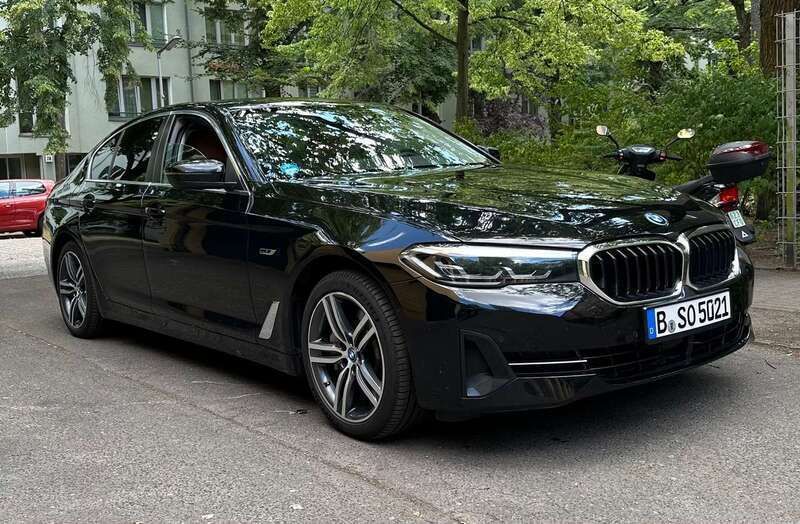Schwarz Gebraucht 2022 BMW 530e iPerformance Limousine | 33.500 € (Superpreis) - Bild 1/4