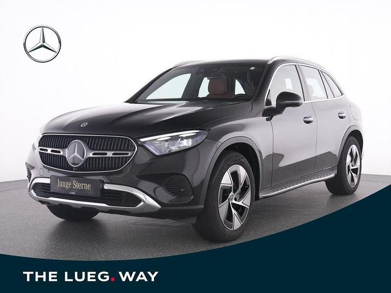 Schwarz metalliclack obsidians Gebraucht 2024 Mercedes GLC300e Avantgarde SUV | 62.485 € (Superpreis) - Bild 1/4