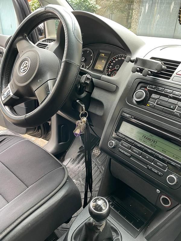 Gebraucht VW Touran 105 PS (77 kW) 2011 Schwarz Van / Kleinbus