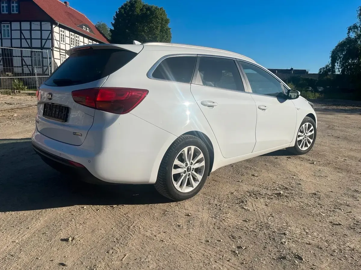 Gebraucht Kia Ceed 136 PS (100 kW) 2017 Weiß Kleinwagen