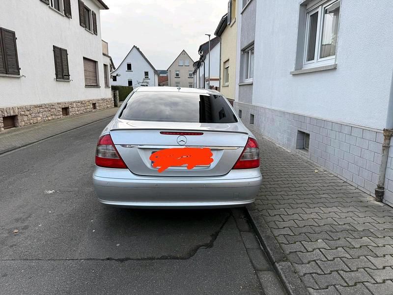 Silber Gebraucht 2008 Mercedes E200 Limousine | 4.750 € (Guter Preis) - Bild 1/4