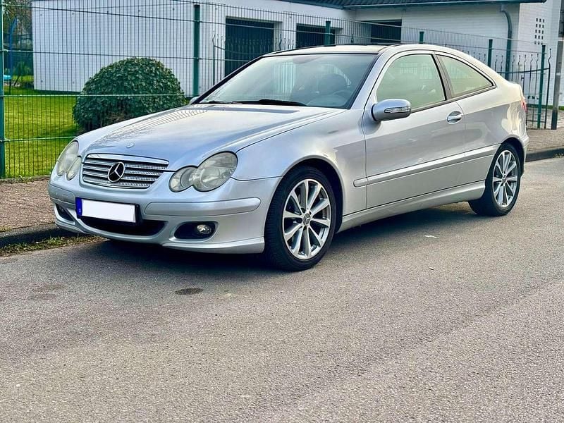 Gebraucht Mercedes C180 143 PS (105 kW) 2006 Grau Coupé