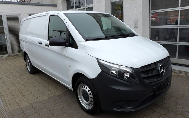 Arktikweiss Gebraucht 2018 Mercedes Vito Van / Kleinbus | 18.890 € (Guter Preis) - Bild 1/4