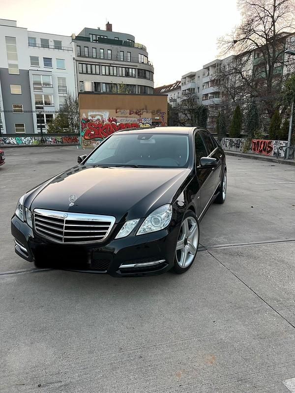 Gebraucht Mercedes E200 184 PS (135 kW) 2011 Schwarz Limousine