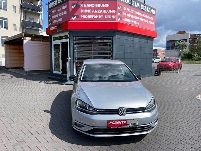 Silber Gebraucht 2019 VW Golf VII IQ Drive Limousine | 16.999 € (Guter Preis) - Bild 1/4