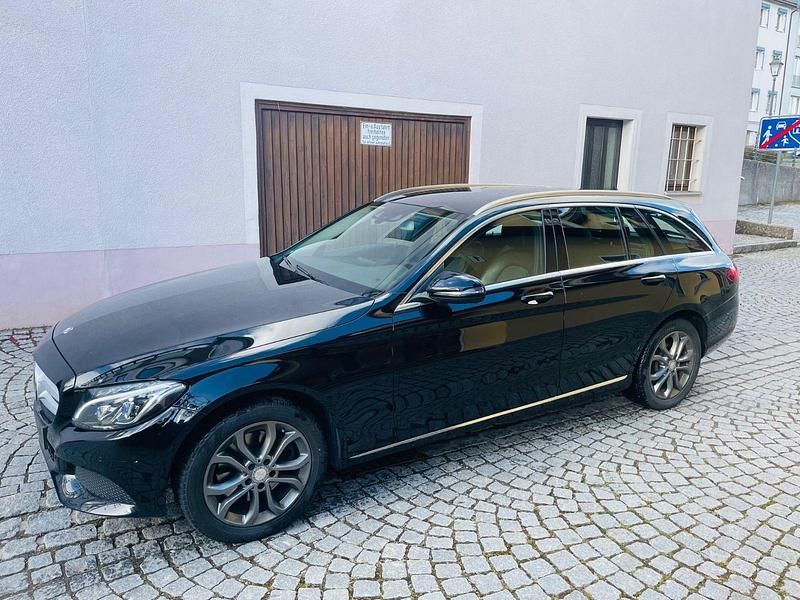 Gebraucht Mercedes C250 204 PS (150 kW) 2015 Schwarz Kombi