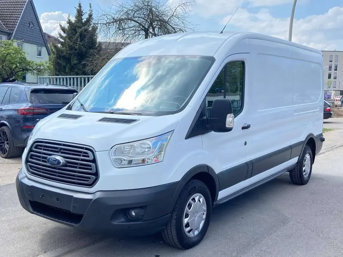 Gebraucht Ford Transit Trend 131 PS (96 kW) 2019 Weiß Van / Kleinbus