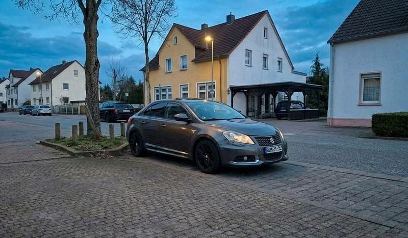 Gebraucht Suzuki Kizashi 178 PS (130 kW) 2011 Grau Limousine