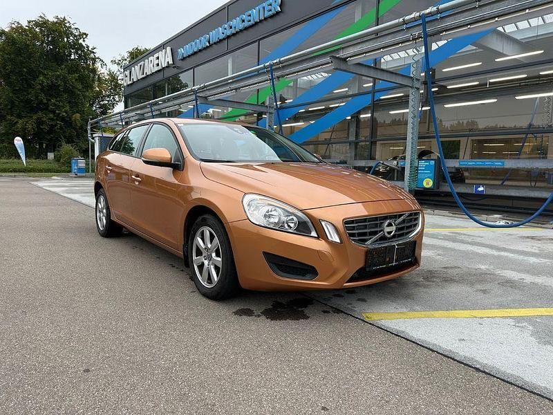 Orange Gebraucht 2011 Volvo V60 Kinetic Kombi | 4.700 € (Guter Preis) - Bild 1/4