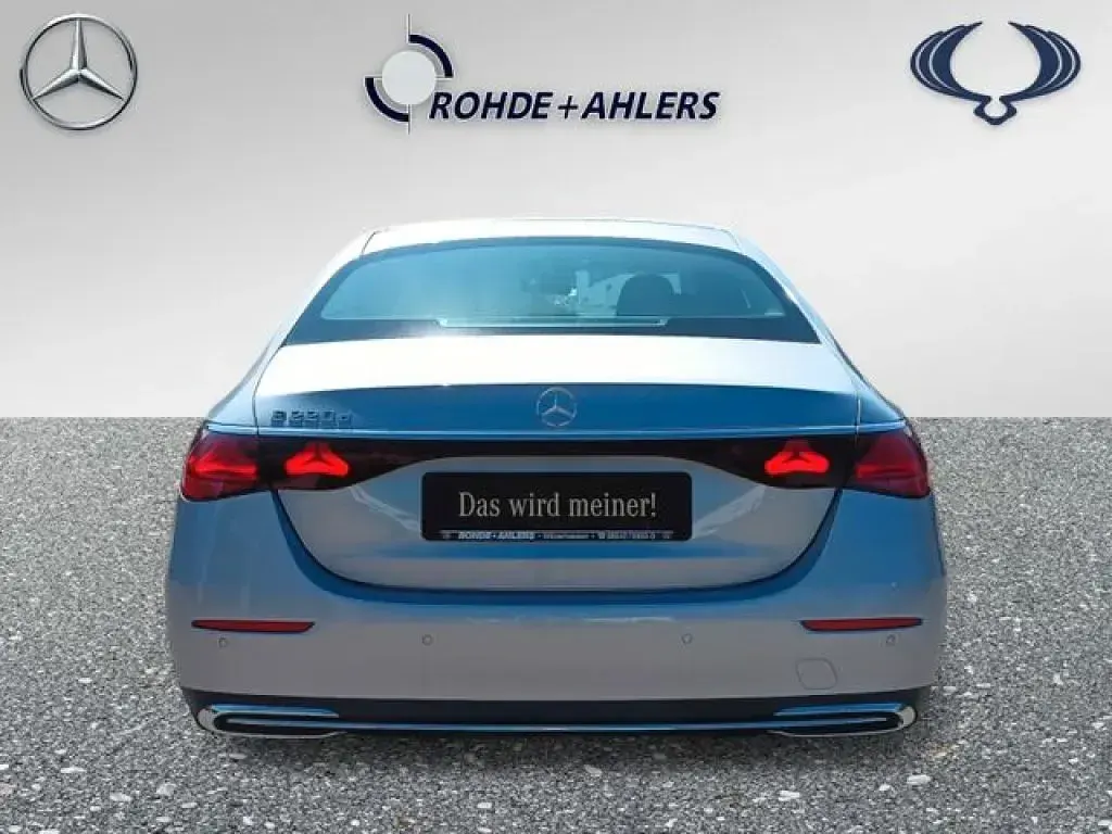 Gebraucht Mercedes E220 Advanced Plus 197 PS (144 kW) 2023 Hightechsilber metallic (metallic) Limousine