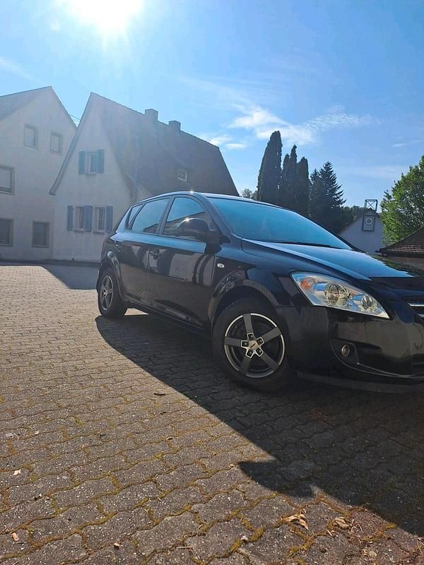 Gebraucht Kia Ceed 109 PS (80 kW) 2010 Schwarz Kleinwagen