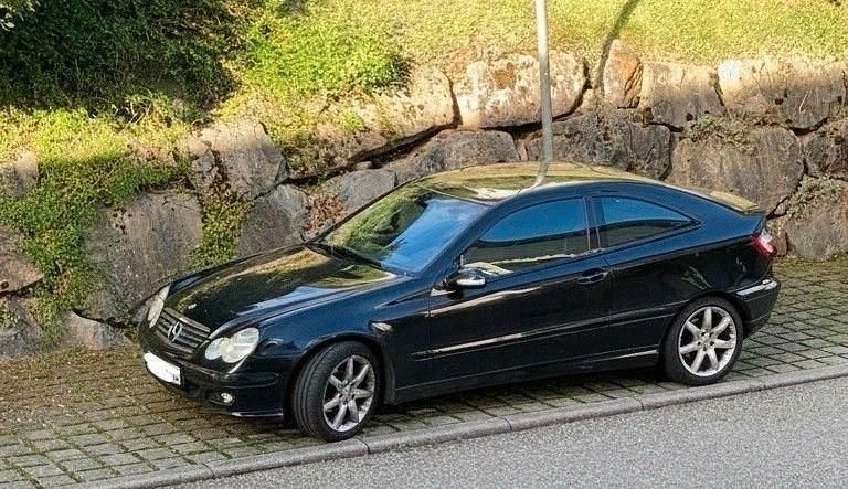Schwarz Gebraucht 2004 Mercedes C180 Coupé | 1.500 € (Superpreis) - Bild 1/4