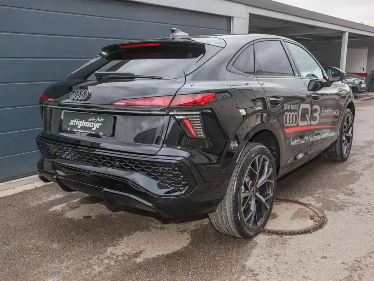Neu Audi Q3 Sportback Sport 272 PS (200 kW) 2026 Schwarz SUV