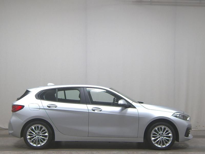 Silber Gebraucht 2021 BMW 118 Advantage Kleinwagen | 16.480 € (Superpreis) - Bild 1/4