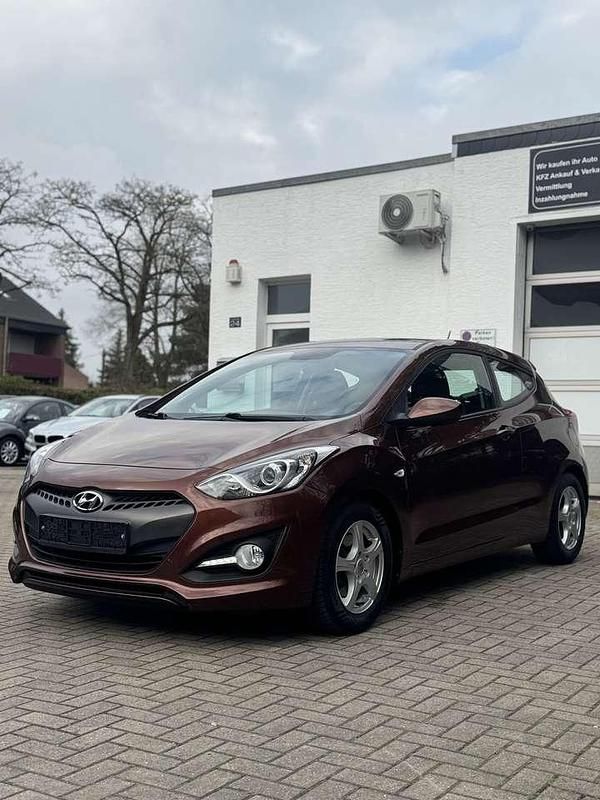 Gebraucht Hyundai i30 99 PS (72 kW) 2013 Hazel brown / met Coupé