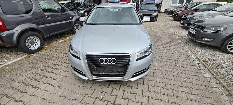 Silber Gebraucht 2010 Audi A3 Ambition Limousine | 2.499 € (Superpreis) - Bild 1/4